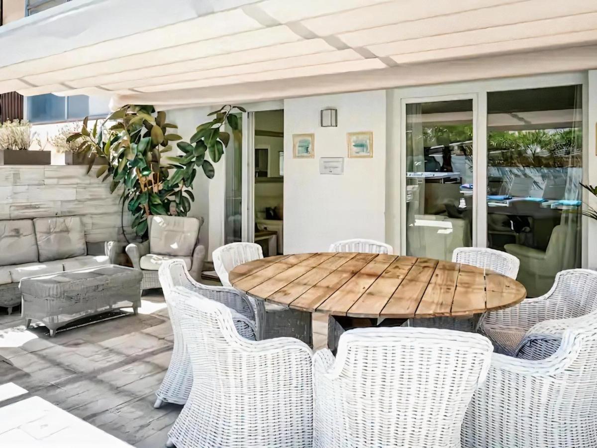 Sitges Spaces: Mediterranean Beachfront Apartments with Spacious Terrace Exterior photo