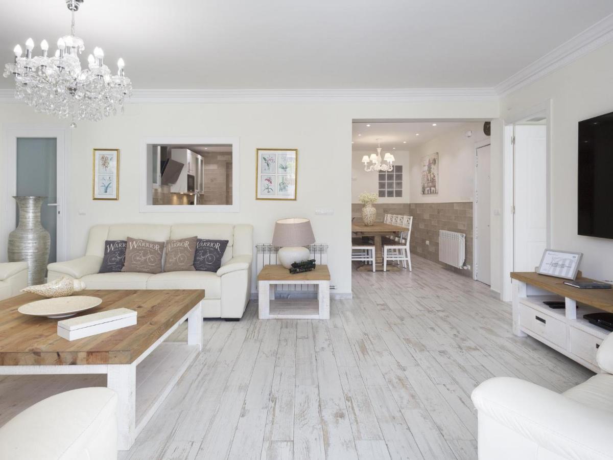 Sitges Spaces: Mediterranean Beachfront Apartments with Spacious Terrace Exterior photo