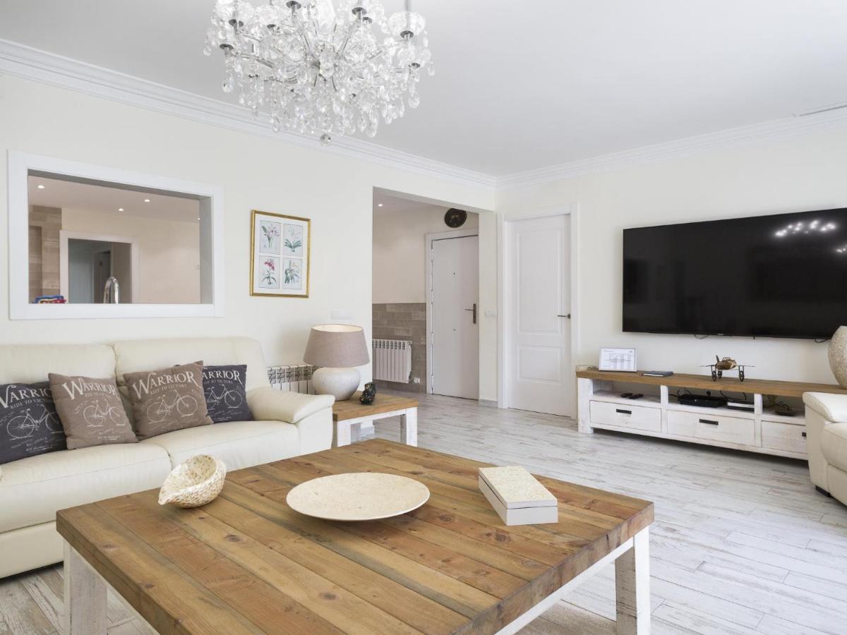 Sitges Spaces: Mediterranean Beachfront Apartments with Spacious Terrace Exterior photo