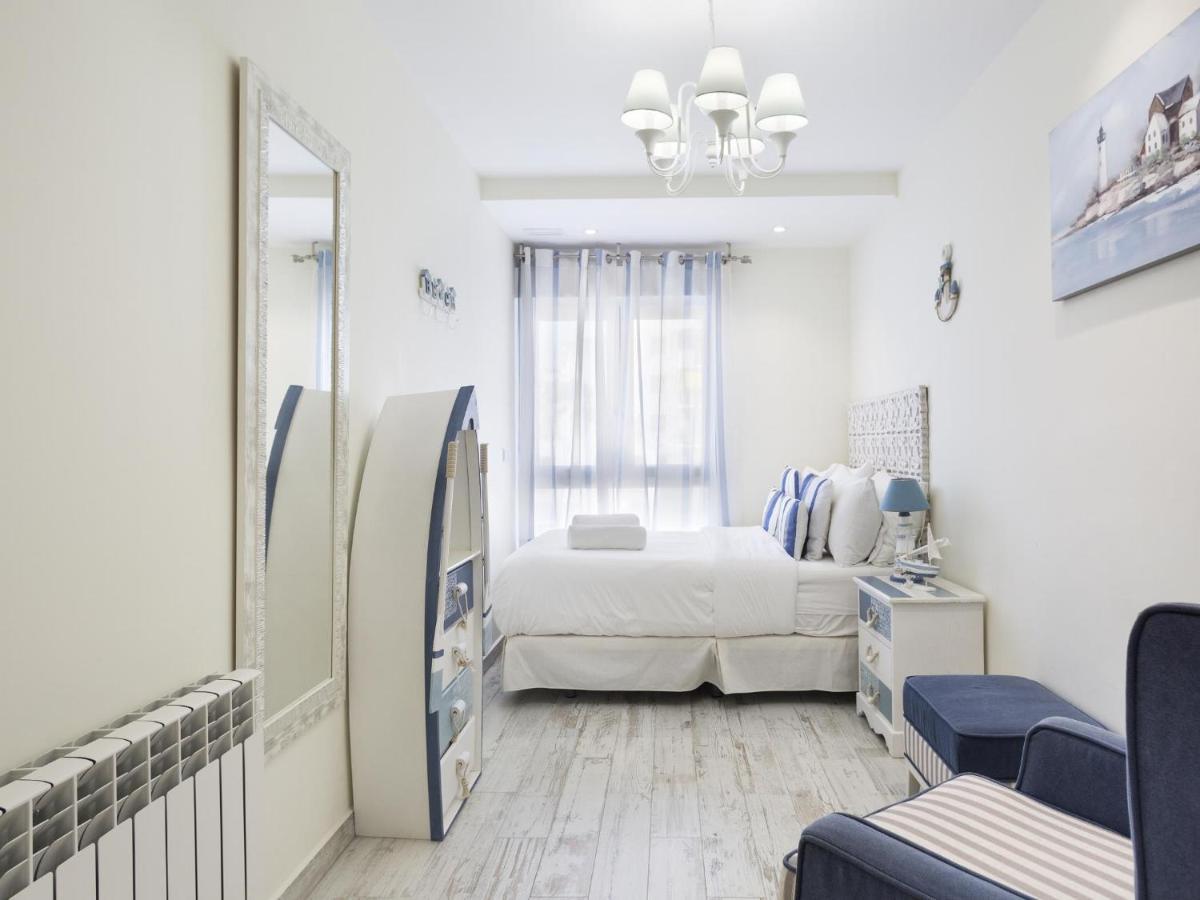 Sitges Spaces: Mediterranean Beachfront Apartments with Spacious Terrace Exterior photo